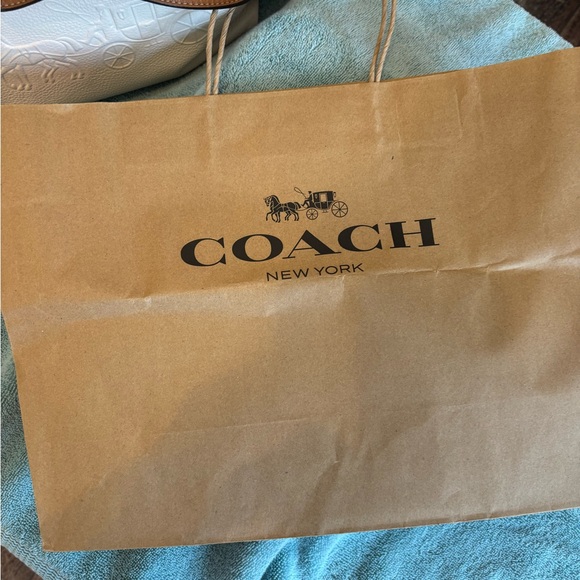 Coach Andy Tote in Chalk white pebbled leather, with tan handles - Picture 11 of 14